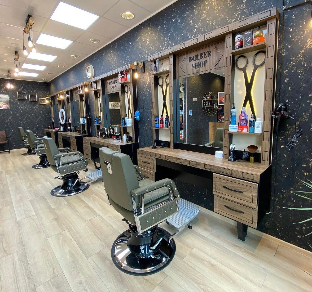 Diamond Barbershop interior